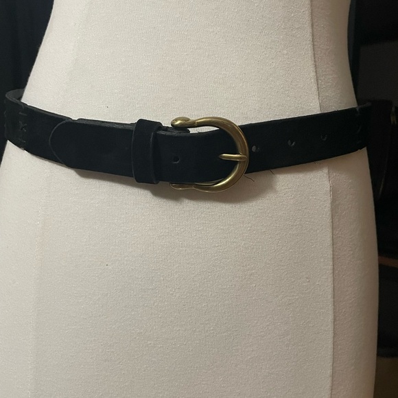 Black suede belt with brass buckle. size L. Suede rectangles sewn together. - Picture 2 of 11